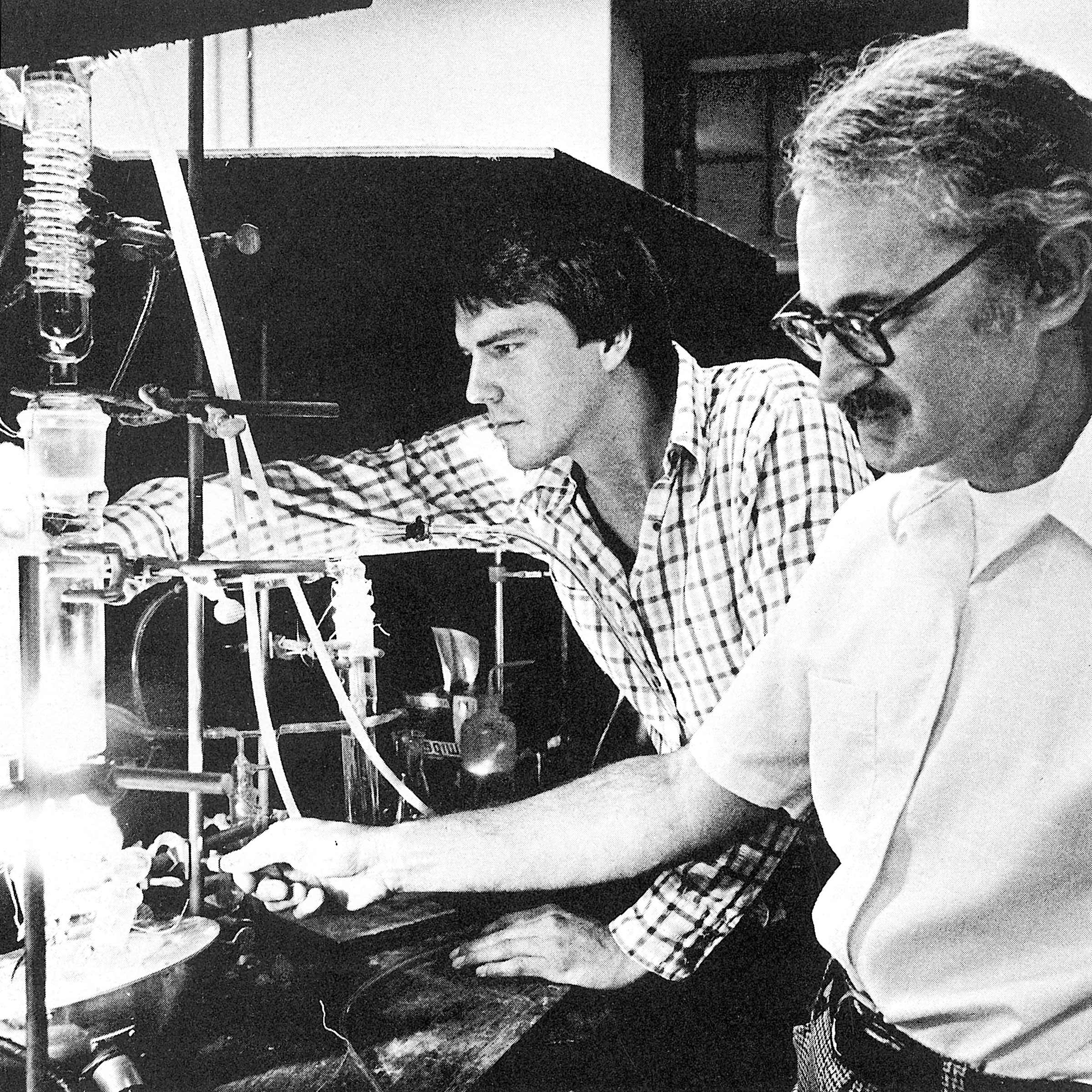 Bard and Wendell Dunn in lab in late 70s from book by Margaret Berry